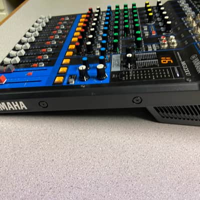 Yamaha MG12XU 12-Channel Analog Mixer 2016 - Present - Black image 4