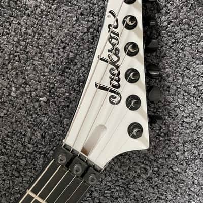Jackson Pro Mick Thomson Signature Soloist SL2 White image 4