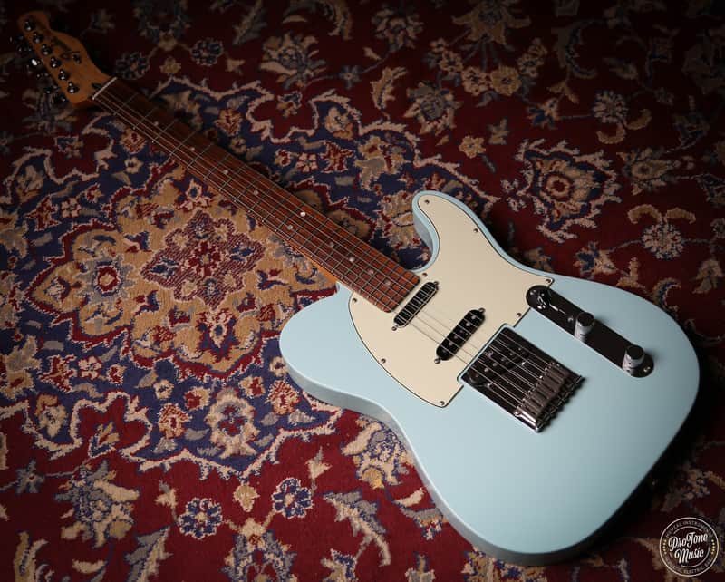 2016 Fender Deluxe Nashville Telecaster Daphne Blue