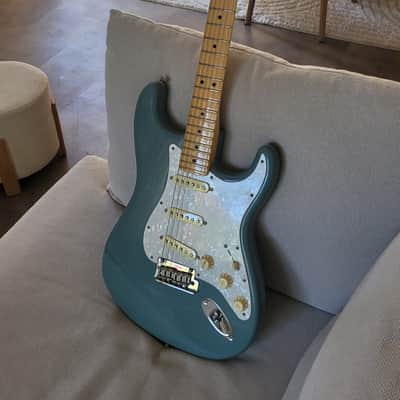 Fender American Professional Stratocaster with Maple Fretboard 2017 Sonic Grey image 2