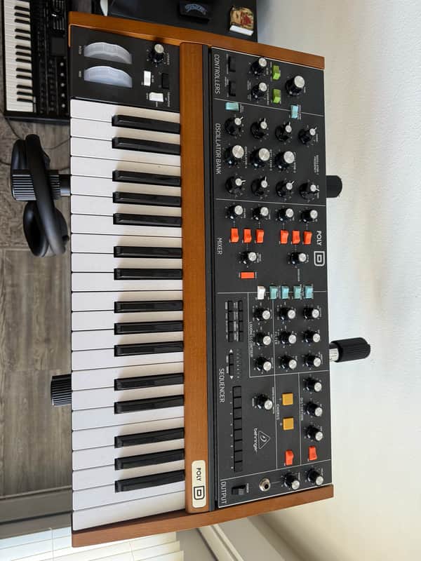 Behringer Poly D 4-Voice Polyphonic Synthesizer 2020 - Present - Black / Wood image 1