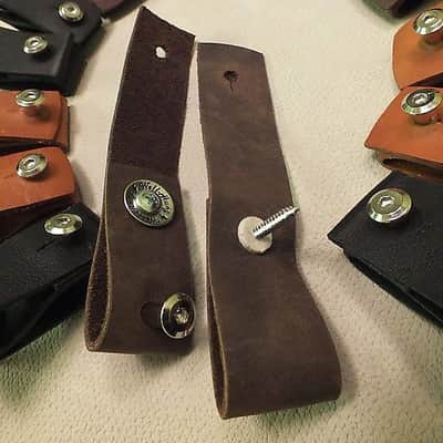 Well-Hung Old School Leather Guitar Strap Locks - various colours image 2
