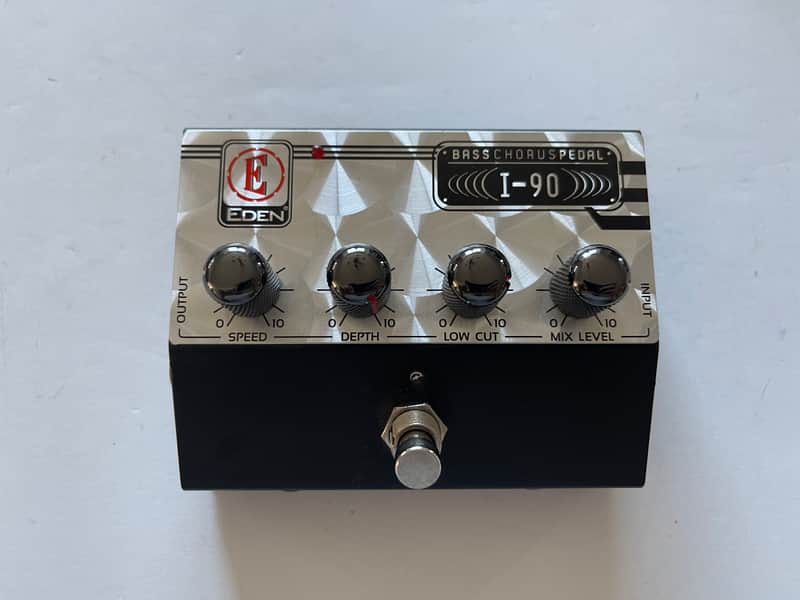 Eden Amplification World Tour I-90 Bass Chorus Guitar Effect Pedal + PSU image 1