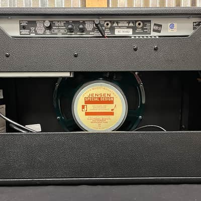 Fender '65 Deluxe Reverb Reissue 22-Watt 1x12" Guitar Combo 1994 - Present - Black image 3