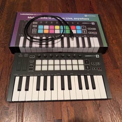 Novation Launchkey 25 MKIII MIDI Keyboard Controller 2022 - Black