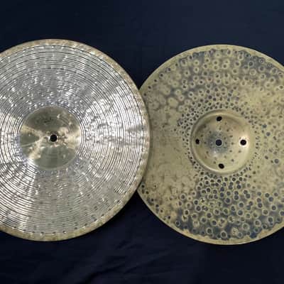 Paiste Signature Traditionals 14" Medium Light Hi-Hat Pair Modified image 2