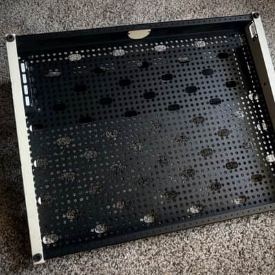 Temple Audio TRIO 21 Pedalboard w/ 4-Way Jack Patch Module + FIX Pedalboards Hinged Riser image 3