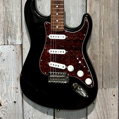 Nice 2003 Fender Stratocaster Gloss Black Rosewood Fretboard, Fresh Pro Setup and New Fender Gig Bag ! image 2
