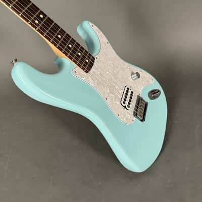 Fender Tom Delonge Stratocaster RW Daphne Blue 2,9 kg inkl. Gigbag image 9