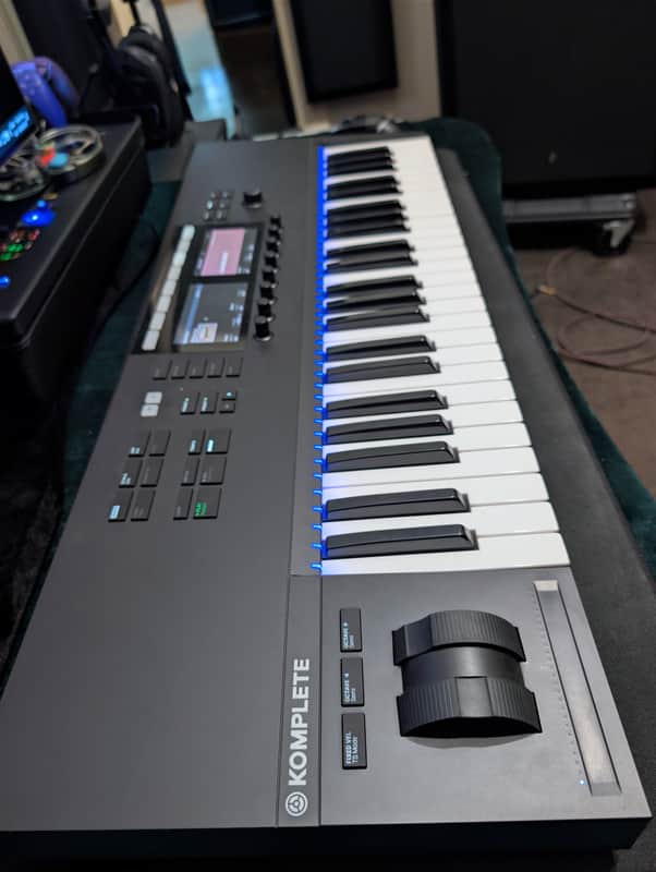 Native Instruments Komplete Kontrol S49 Mk2 2010s - Black image 1