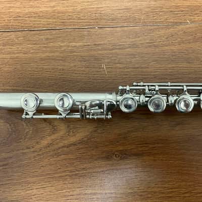 Bundy BFL-300 Closed-Hole Flute with Offset G, C Foot 2010s - Silver image 5