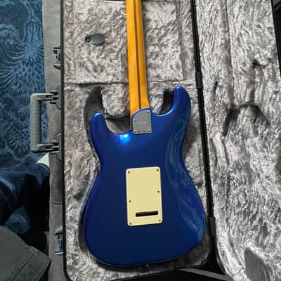 Fender American Ultra Stratocaster with Maple Fretboard 2019 - Present - Cobra Blue and Case image 2