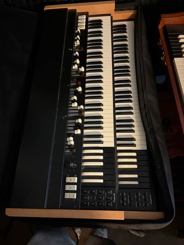 Viscount Legend Organ w/ Brand New Carrying Bag image 1
