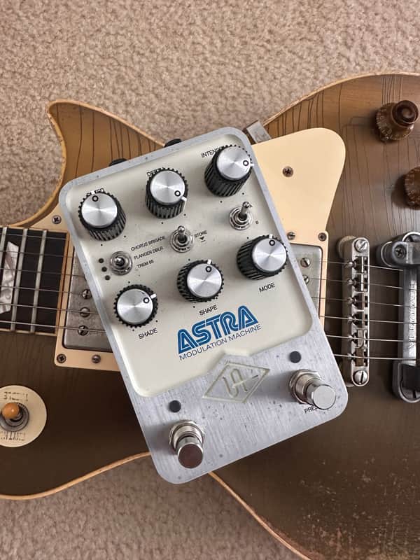 Universal Audio Astra Modulation Machine 2021 - Present - White image 1