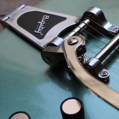 GRETSCH "G2622T Streamline Center Block Double-Cut with Bigsby, Laurel Fingerboard, Broad’Tron BT-3S Pickups, Steel Olive" 3, 2 KG image 11