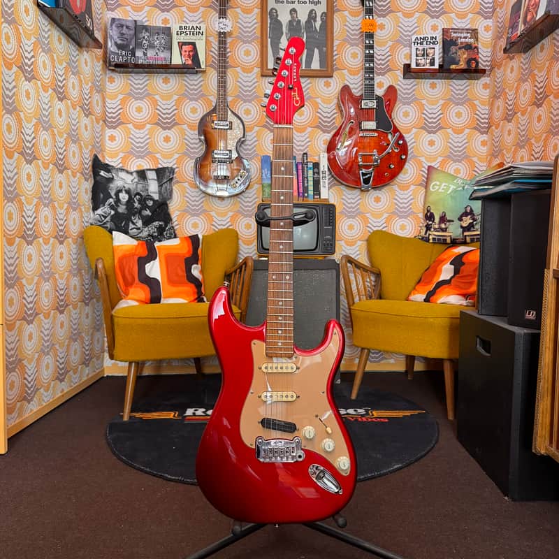 G&L G&L Legacy Strat Candy Apple Red "Matched Headstock" inkl. Case 1999–2010 - Candy Apple Red