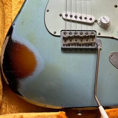 Fender Stratocaster 1962 Heavy Relic Faded Lake Placid Blue over Sunburst image 4