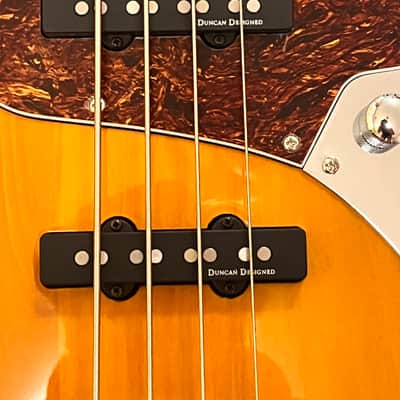 Squier Vintage Modified 60s Jazz Bass 2013 - Three Color Sunburst image 4