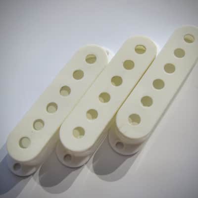 Fender Stratocaster Pickup Covers (3) Authentic Vintage Part Circa 1970-1976 Creme Plastic image 5