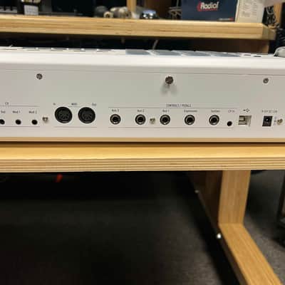 Arturia KeyLab 88 MkII MIDI Controller (Open Box, white) image 6