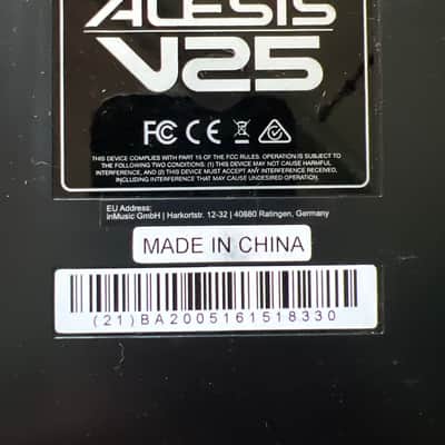 Alesis V25 25-key USB MIDI Controller with Beat Pads 2017 - 2022 - Black image 3