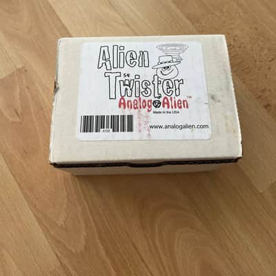 Analog Alien Alien Twister 2015 - Red image 5