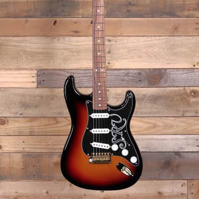 Fender Stevie Ray Vaughan Stratocaster 3-Color Sunburst w/  Case "Mint Condition" image 4