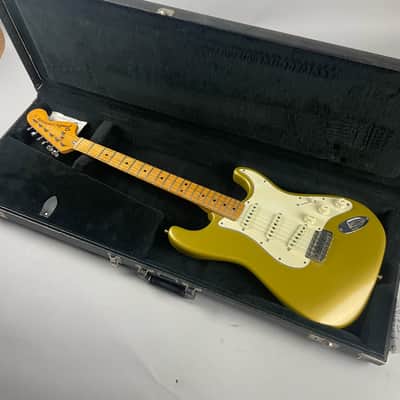 Fender Stratocaster 1974 - Gold - Refin Great player/ Great look, Deluxe G&G Black Tolex Fender hard case image 2