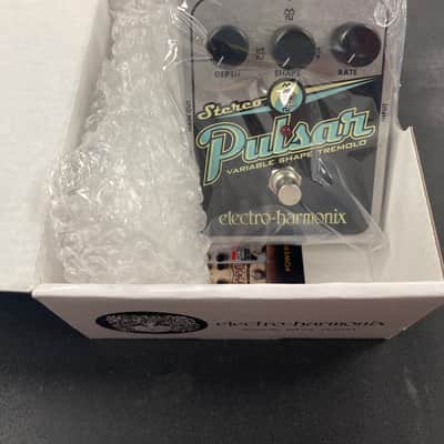 Electro-Harmonix Stereo Pulsar Analog Tremolo 2007 - Present - Blue image 2