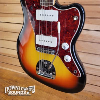 1966 Fender Jazzmaster with Fender OHSC - 3-Tone Sunburst, 8lbs image 3