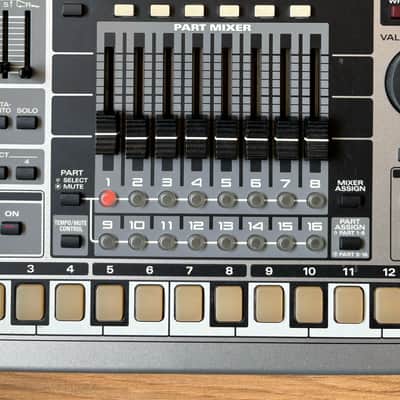 Roland MC-909 Groovebox 2010s - Silver image 7