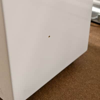 Ferguson Hill FH008 Powered Subwoofer | White Gloss Finish | 200W | Audiophile image 6