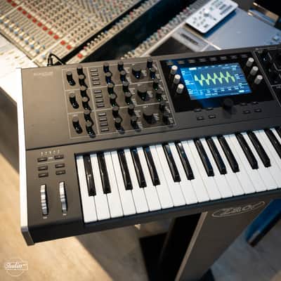 Waldorf Quantum 61-Key Hybrid Synthesizer image 4