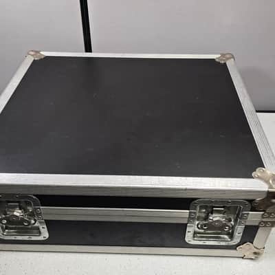 Peavey XR-700C Analog Mixing Console with Flight Case image 4