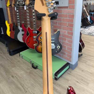 Fender Player Stratocaster with Maple Fretboard 2023 - 2024 - Candy Apple Red image 10