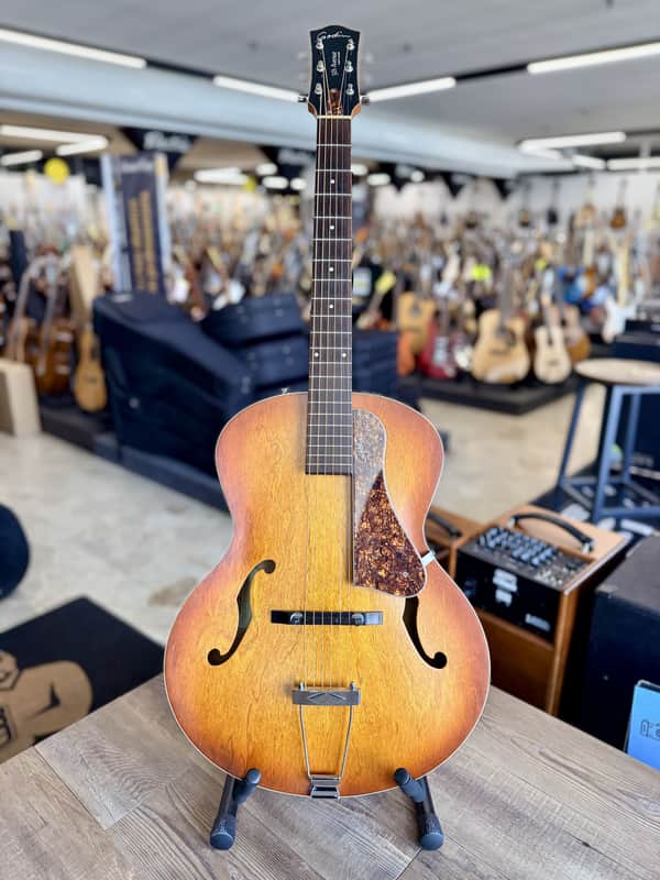 たか Godin 5th Avenue Cognac Burst SG Godin 5TH AVENUE ARCHTOP COGNAC BURST SG | Reverb