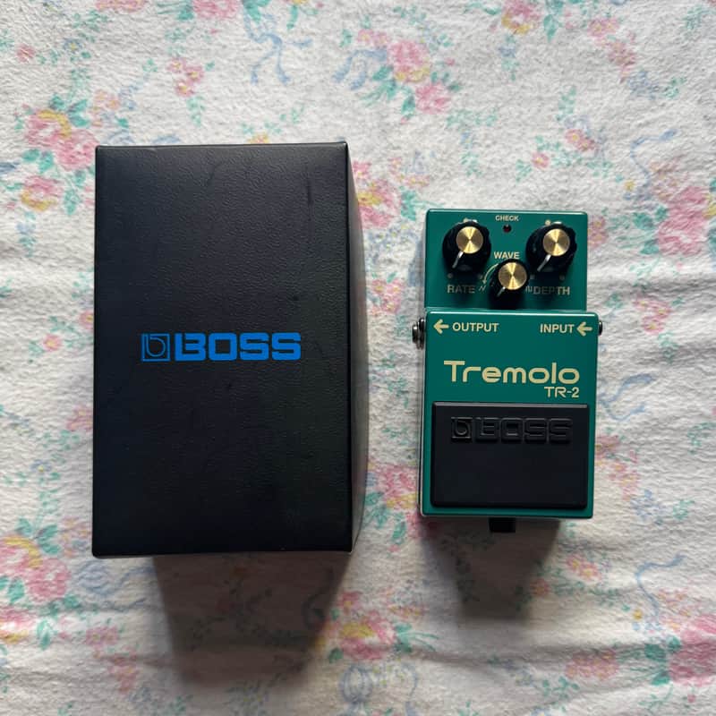 Boss TR-2 Tremolo (Silver Label) 1997 - Present - Green image 1