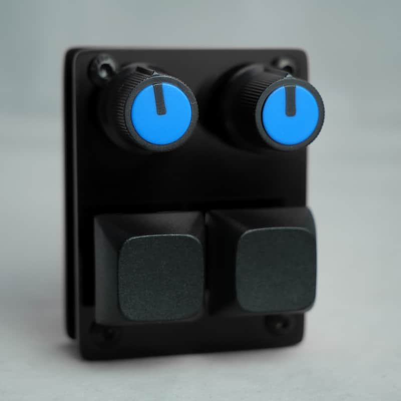 useMidi madMidiMini 2025 with 2 Note Buttons 2 Potentiometers and LEDs image 1