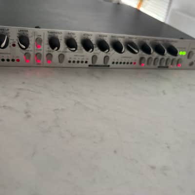 Focusrite Platinum Compounder Stereo Compressor / Gate / Expander 2000s - Silver image 4