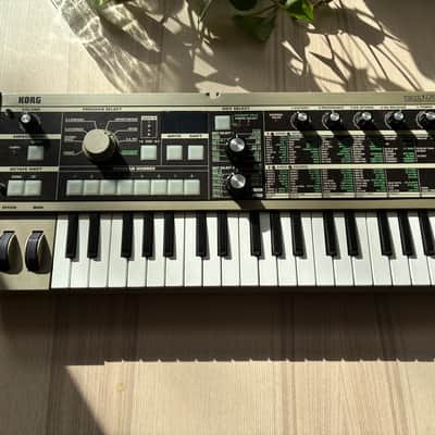 Korg MicroKORG 37-Key Synthesizer/Vocoder 2002 - 2019 - Silver