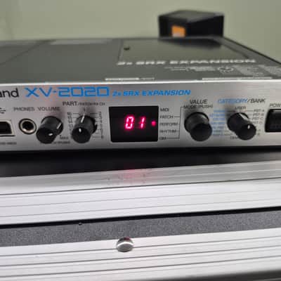 Roland GI-20 + XV2020 + PEDALS & CABLES. Late 90's - Silver image 2
