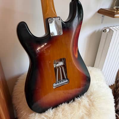 Fender American Vintage '62 Stratocaster 1985 - 1989 3-Color Sunburst image 3