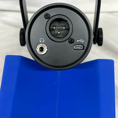 Shure MV7 Dynamic XLR and USB Microphone image 6