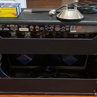 Fender "Custom" Vibrolux Reverb 40-Watt 2x10" Guitar Combo 1996 - 2013 - Black Bild 3