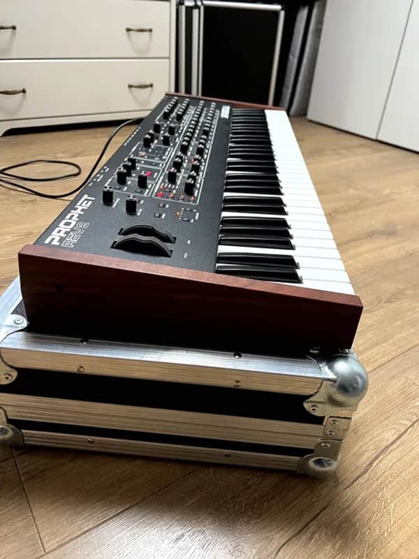 Sequential Prophet REV2-8 2015 - Black image 1