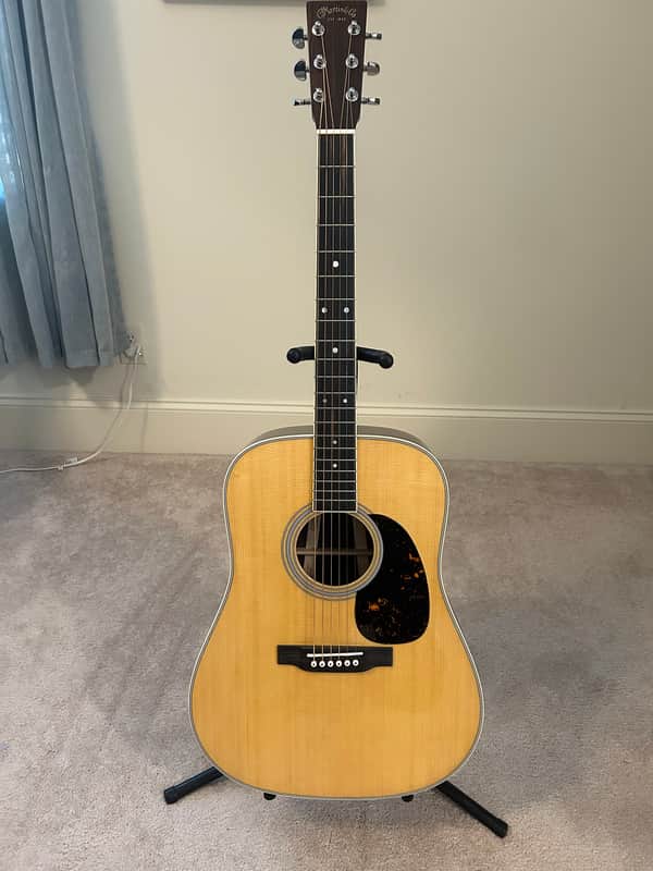 Martin D-35 2023 with K&K - Near mint image 1