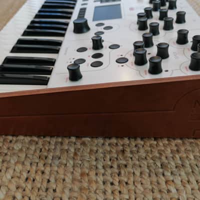 Modal Electronics 001 Hybrid Digital / Analog 2-Voice Synthesizer 2010s - White image 7
