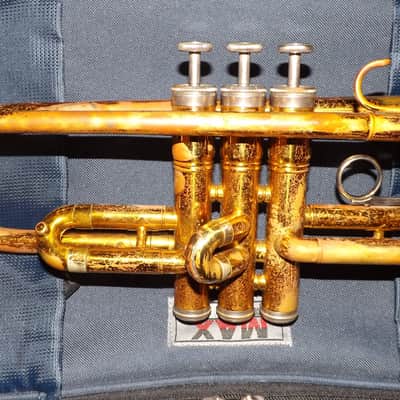 King Cleveland 600 Bb Trumpet, USA, Brass with Case, good and playable condition, but worn finish image 9
