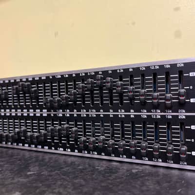 Behringer Ultragraph Pro FBQ3102 31-Band Stereo Graphic EQ 2000s - Black image 2