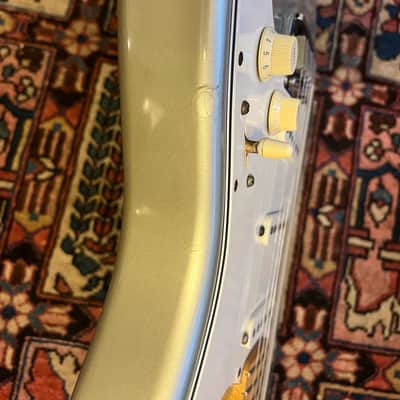 Fender American Standard Stratocaster with Maple Fretboard 1997 - Inca Silver image 13